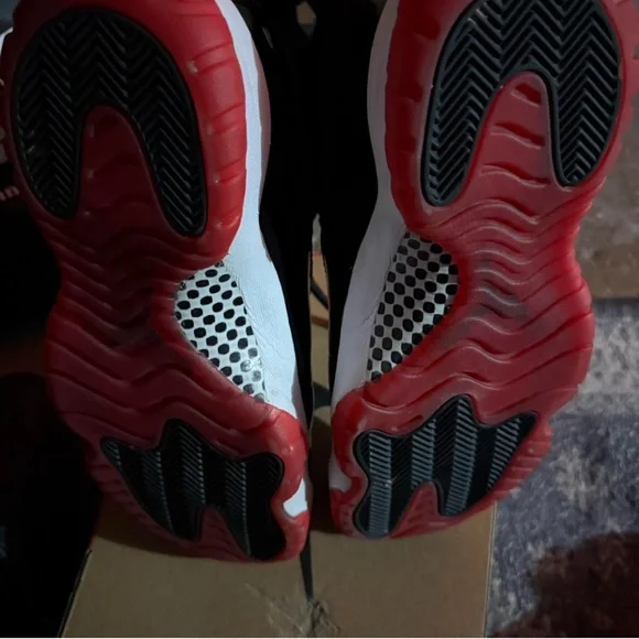 Jordan Bred 11s Size 9.5 - Picture 2 of 13